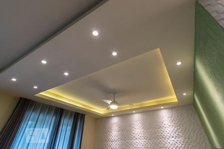 Sala - Detalhe das luminárias de apartamento à venda com 3 quartos, 520m² em Olaria, Rio de Janeiro