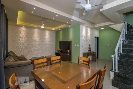 Sala de apartamento à venda com 3 quartos, 520m² em Olaria, Rio de Janeiro