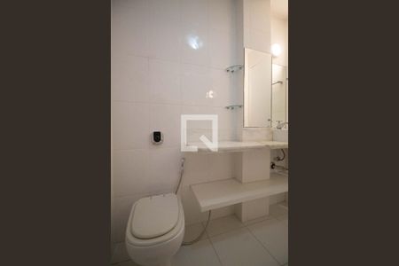 Banheiro social de apartamento para alugar com 3 quartos, 88m² em Botafogo, Rio de Janeiro