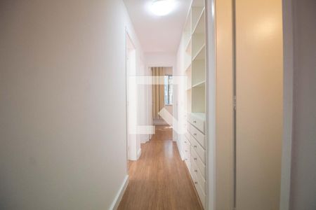 Apartamento para alugar com 88m², 3 quartos e 1 vaga Apartamento para alugar com 88m², 3 quartos e 1 vagaSuíte - corredor de acesso aos dormitórios
