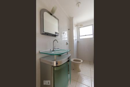 Banheiro de apartamento para alugar com 2 quartos, 65m² em Km 18, Osasco
