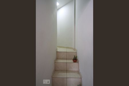 Casa à venda com 165m², 3 quartos e 2 vagasEscada