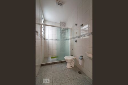 Banheiro de apartamento para alugar com 2 quartos, 70m² em Ramos, Rio de Janeiro
