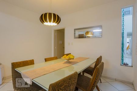 Casa à venda com 192m², 3 quartos e 4 vagas Casa à venda com 192m², 3 quartos e 4 vagasCopa Cozinha