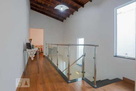 Casa à venda com 192m², 3 quartos e 4 vagas Casa à venda com 192m², 3 quartos e 4 vagasCorredor