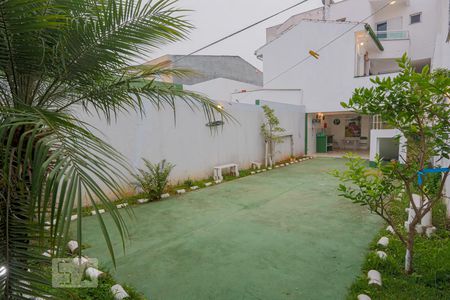 Casa à venda com 192m², 3 quartos e 4 vagas Casa à venda com 192m², 3 quartos e 4 vagasQuintal