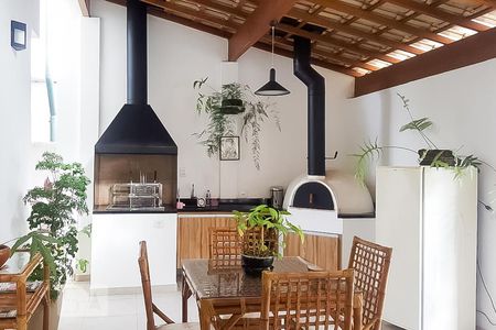 Casa à venda com 230m², 3 quartos e 3 vagasChurrasqueira