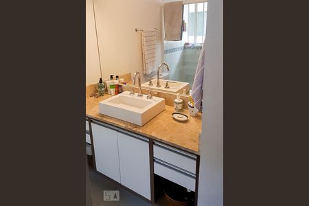 Casa à venda com 230m², 3 quartos e 3 vagasBanheiro Suíte