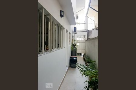 Casa à venda com 230m², 3 quartos e 3 vagasCorredor