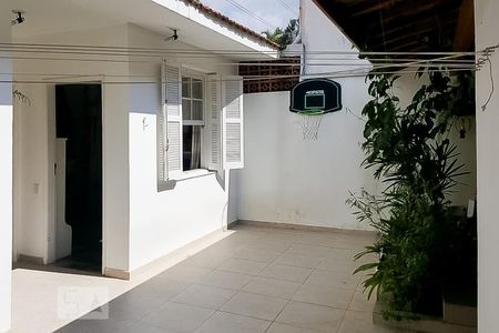 Casa à venda com 230m², 3 quartos e 3 vagasQuintal / Área de Serviço