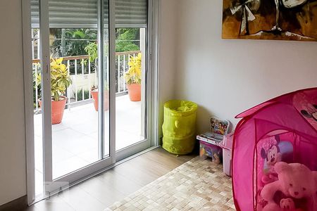 Casa à venda com 230m², 3 quartos e 3 vagasSuíte