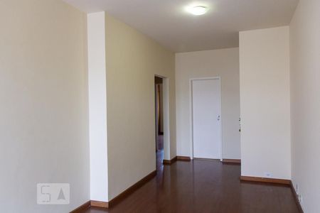 Apartamento para alugar com 75m², 2 quartos e 1 vagaSala