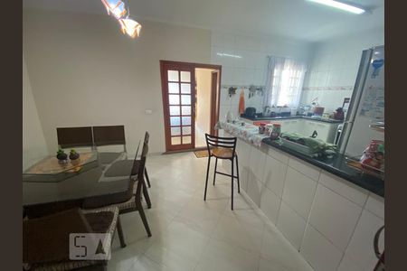Casa para alugar com 350m², 4 quartos e 8 vagasCozinha