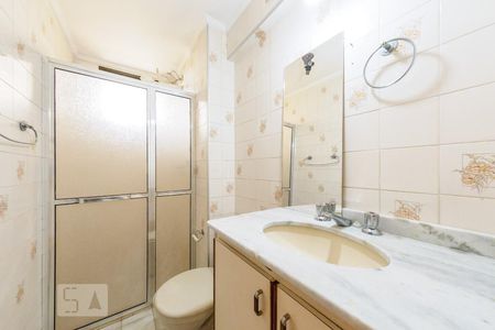 Banheiro de apartamento para alugar com 1 quarto, 60m² em Cambuí, Campinas
