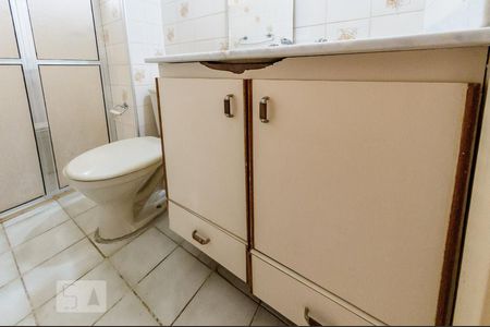 Banheiro de apartamento para alugar com 1 quarto, 60m² em Cambuí, Campinas