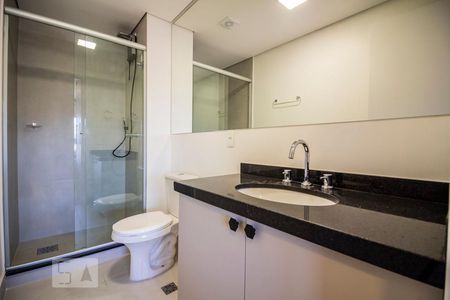 Banheiro de kitnet/studio para alugar com 1 quarto, 40m² em Partenon, Porto Alegre