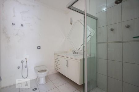 Casa de condomínio para alugar com 490m², 3 quartos e 4 vagasBanheiro Suíte 1