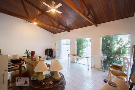 Casa de condomínio para alugar com 490m², 3 quartos e 4 vagasSalão de Festas