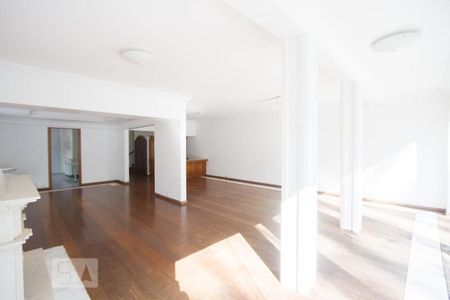 Sala de casa de condomínio para alugar com 3 quartos, 490m² em Jardim dos Estados, São Paulo