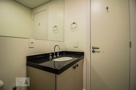 Banheiro de kitnet/studio para alugar com 1 quarto, 40m² em Partenon, Porto Alegre