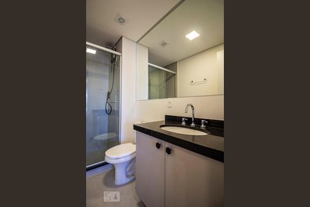 Banheiro de kitnet/studio para alugar com 1 quarto, 40m² em Partenon, Porto Alegre