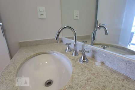 Studio para alugar com 42m², 1 quarto e 1 vaga Studio para alugar com 42m², 1 quarto e 1 vagaBanheiro