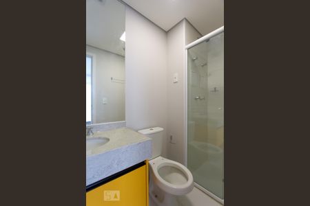 Banheiro de kitnet/studio para alugar com 1 quarto, 42m² em Real Parque, São Paulo