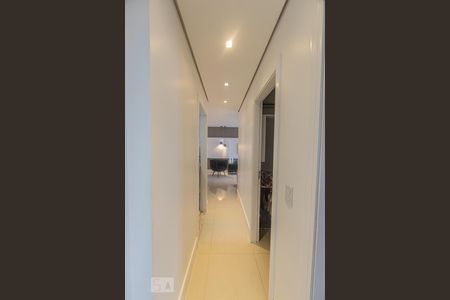 Corredor de apartamento para alugar com 3 quartos, 73m² em Vila Bertioga, São Paulo