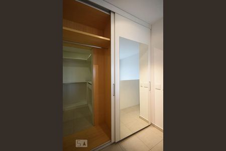 Apartamento à venda com 104m², 1 quarto e 3 vagasArmário da Suíte 