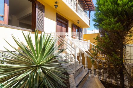 Casa à venda com 305m², 3 quartos e 3 vagasEntrada