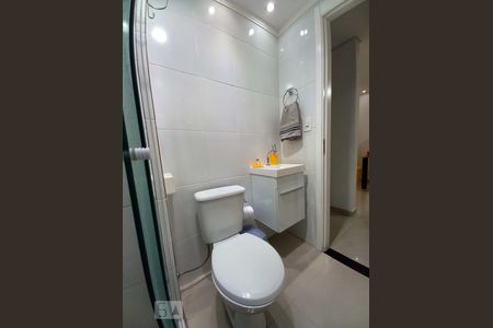 Banheiro de apartamento para alugar com 2 quartos, 44m² em Água Branca, São Paulo