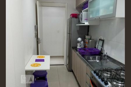 Cozinha de apartamento para alugar com 2 quartos, 44m² em Água Branca, São Paulo