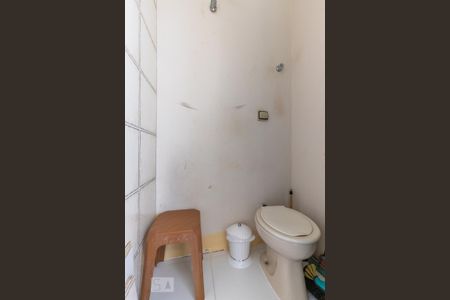 Banheiro de serviço de apartamento à venda com 3 quartos, 120m² em Cambuí, Campinas
