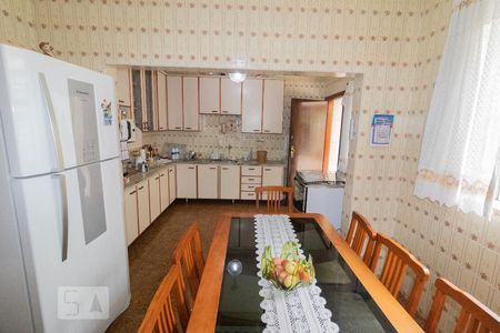 Casa à venda com 324m², 4 quartos e 3 vagasCozinha