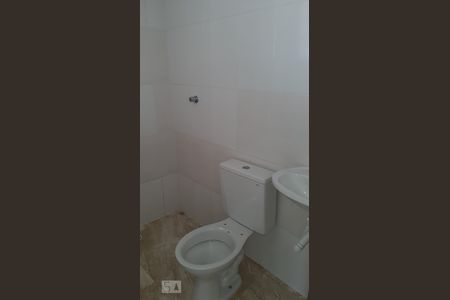 Banheiro de casa para alugar com 1 quarto, 41m² em Jardim das Camélias, São Paulo