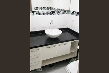 Banheiro suíte 01 de apartamento para alugar com 2 quartos, 74m² em Chácara Califórnia, São Paulo