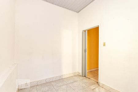 Quarto 2 de casa para alugar com 2 quartos, 70m² em Vila Paranaguá, São Paulo