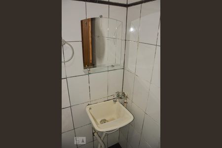 Banheiro de kitnet/studio para alugar com 1 quarto, 27m² em Centro, Rio de Janeiro