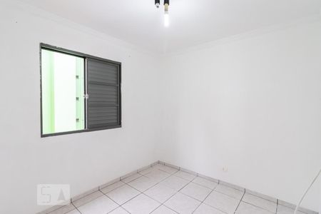 Quarto 2 de apartamento para alugar com 2 quartos, 49m² em Vila Carmosina, São Paulo