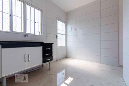 Cozinha de apartamento para alugar com 1 quarto, 35m² em Vila Sílvia, São Paulo
