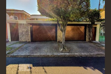 Casa à venda com 400m², 4 quartos e 5 vagasFachada