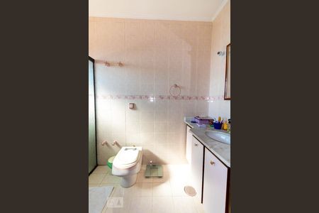 Casa à venda com 400m², 4 quartos e 5 vagasBanheiro da Suíte 2