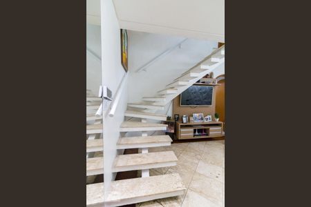 Escadas de casa à venda com 4 quartos, 385m² em Jardim Toscana, Guarulhos