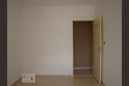 Sala/Quarto de kitnet/studio à venda com 7 quartos, 240m² em Vila Santa Luzia, Taboão da Serra