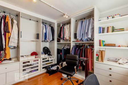 Apartamento à venda com 130m², 1 quarto e 2 vagas Apartamento à venda com 130m², 1 quarto e 2 vagasCloset