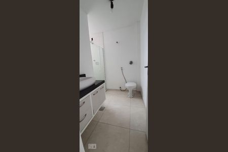Banheiro social  de apartamento para alugar com 2 quartos, 76m² em Santa Rosa, Niterói
