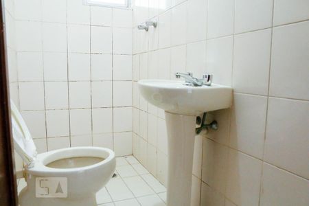 Banheiro de casa para alugar com 1 quarto, 30m² em Jardim Satelite, São Paulo
