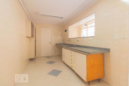 Casa à venda com 500m², 5 quartos e 8 vagas Casa à venda com 500m², 5 quartos e 8 vagasCozinha