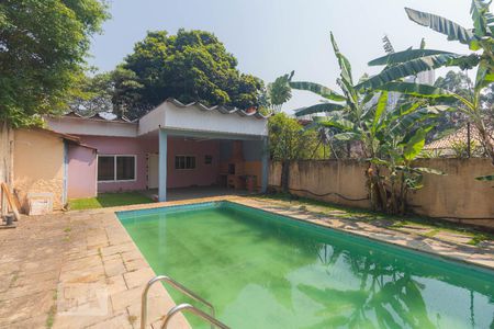 Casa à venda com 500m², 5 quartos e 8 vagas Casa à venda com 500m², 5 quartos e 8 vagasQuintal