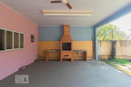 Casa à venda com 500m², 5 quartos e 8 vagas Casa à venda com 500m², 5 quartos e 8 vagasQuintal